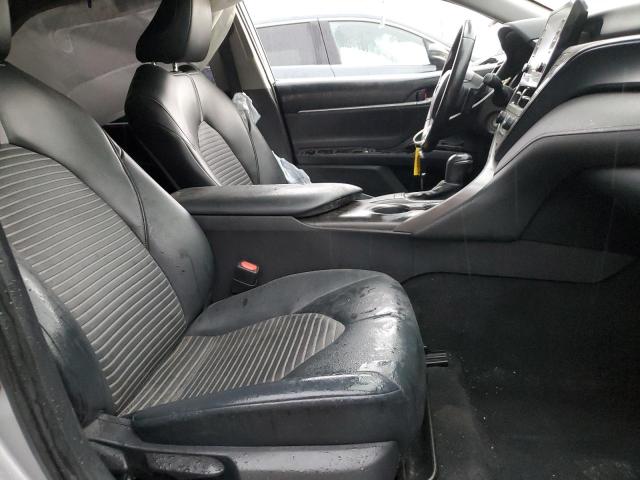 4T1G11AK8NU665614 - 2022 TOYOTA CAMRY SE 灰色 照片 7