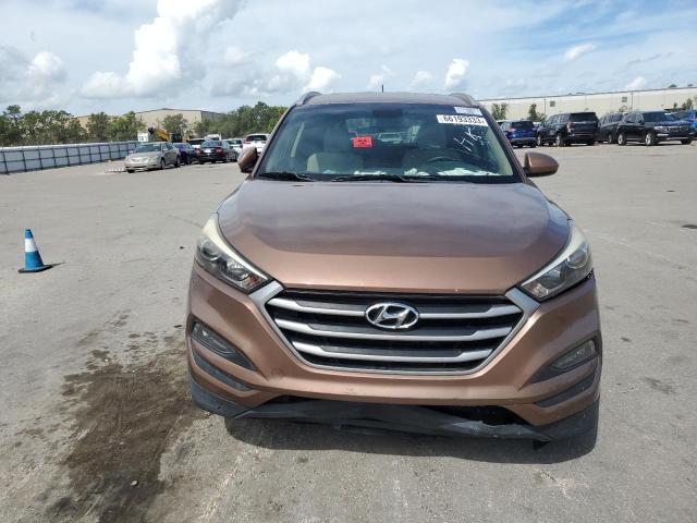 KM8J33A45HU518636 - 2017 HYUNDAI TUCSON LIMITED BROWN photo 5