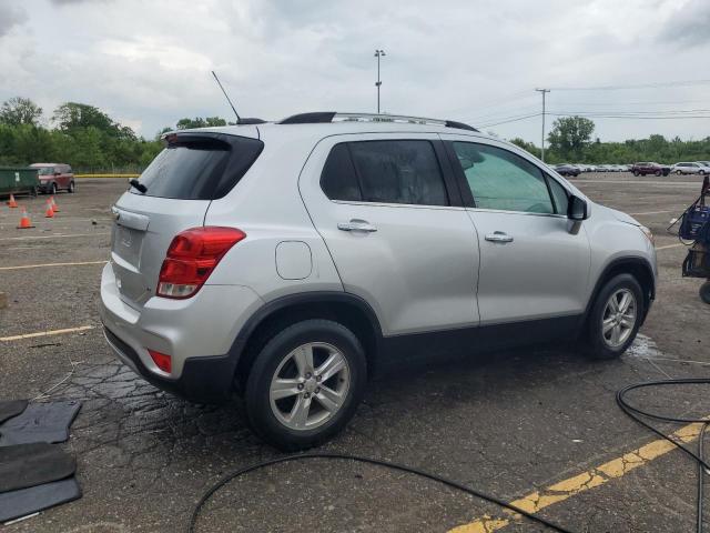 KL7CJLSB5JB637706 - 2018 CHEVROLET TRAX 1LT Silber Foto 3