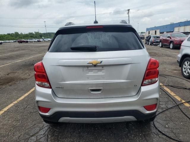 KL7CJLSB5JB637706 - 2018 CHEVROLET TRAX 1LT Silber Foto 6