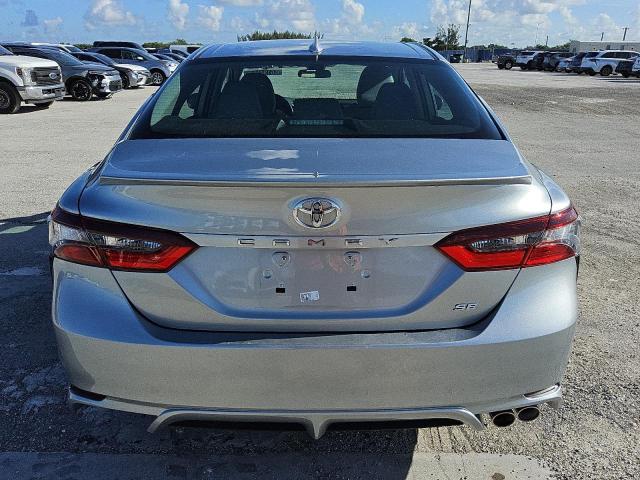 4T1G11AK4PU807279 - 2023 TOYOTA CAMRY SE NIGHT SHADE WHITE photo 6