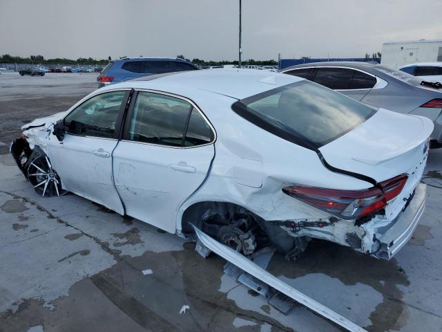 4T1T11AK0PU836762 - 2023 TOYOTA CAMRY SE NIGHT SHADE WHITE photo 2