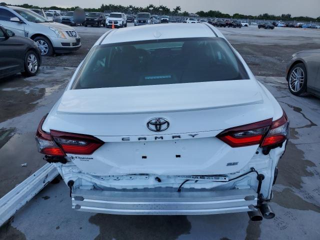 4T1T11AK0PU836762 - 2023 TOYOTA CAMRY SE NIGHT SHADE WHITE photo 6