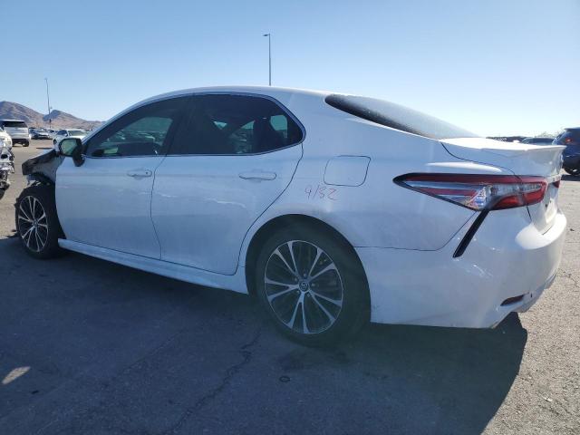 4T1B11HK1JU612697 - 2018 TOYOTA CAMRY L WHITE photo 2