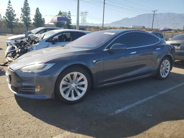 5YJSA1E21JF247083 - 2018 TESLA MODEL S Մոխրագույն լուսանկար 1
