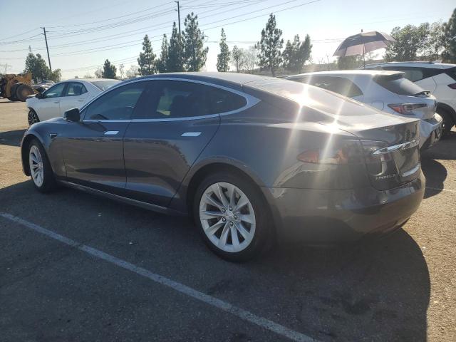 5YJSA1E21JF247083 - 2018 TESLA MODEL S Մոխրագույն լուսանկար 2