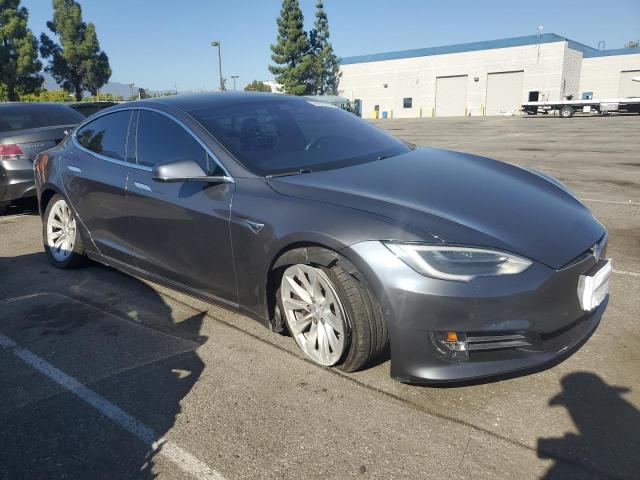 5YJSA1E21JF247083 - 2018 TESLA MODEL S Մոխրագույն լուսանկար 4
