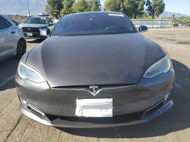 5YJSA1E21JF247083 - 2018 TESLA MODEL S Մոխրագույն լուսանկար 5