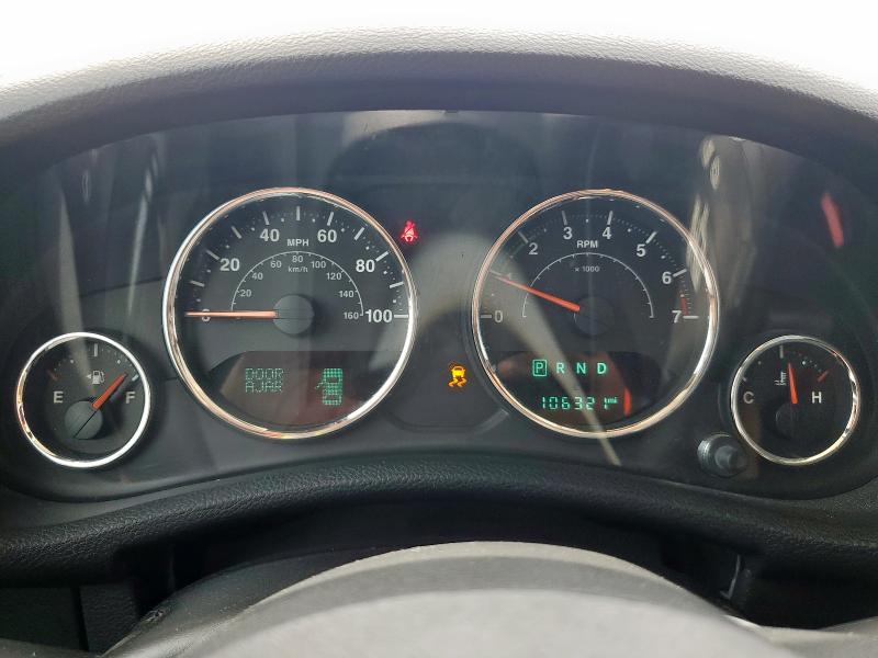 1C4HJWEG1GL162043 - 2016 JEEP WRANGLER U SAHARA SILVER photo 9