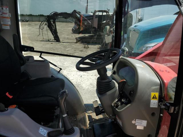 047SHT03050 - 2023 MAHINDRA AND MAHINDRA TRACTOR RED photo 5