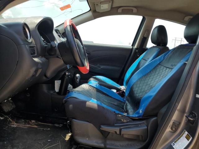 3N1CN7AP2KL840146 - 2019 NISSAN VERSA S 灰色 照片 7