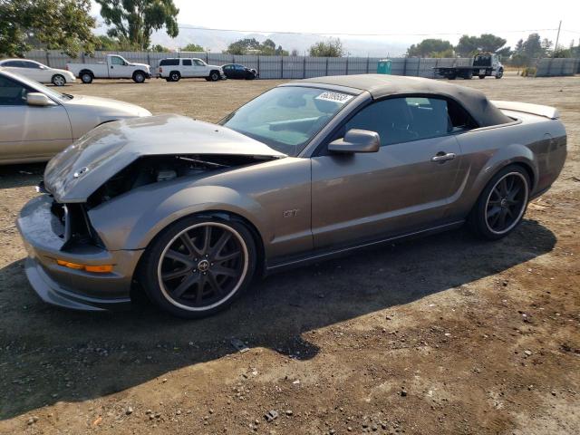 1ZVFT85H455252176 - 2005 FORD MUSTANG GT GRAY photo 1