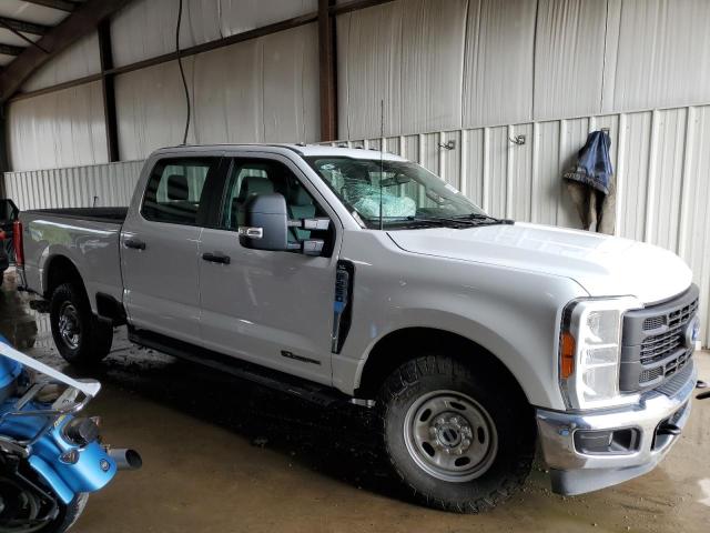 1FT8W2BT7PED66555 - 2023 FORD F250 SUPER DUTY WHITE photo 4