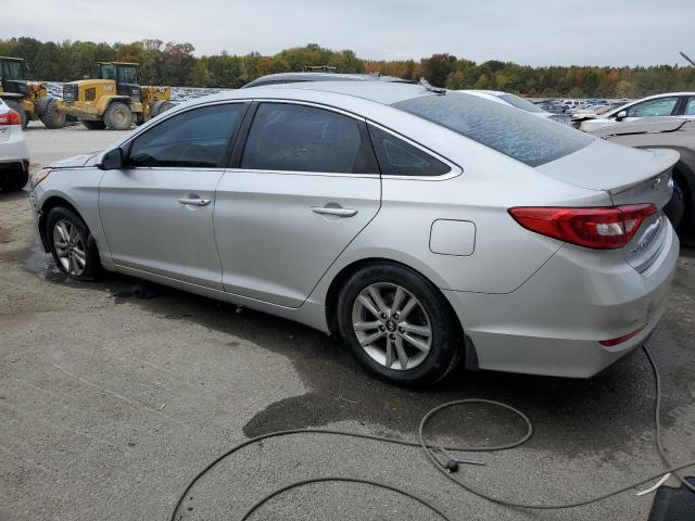 5NPE24AF3FH039512 - 2015 HYUNDAI SONATA SE SILVER photo 2