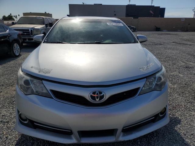 4T1BK1FKXCU013073 - 2012 TOYOTA CAMRY SE SILVER photo 5