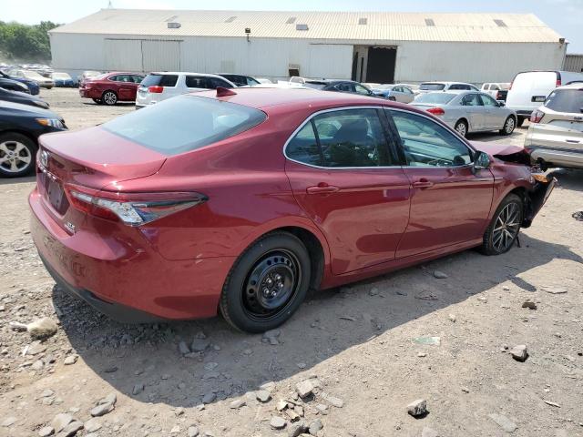 4T1F31AK0NU584631 - 2022 TOYOTA CAMRY XLE MAROON photo 3