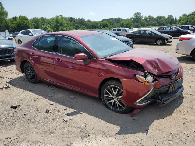 4T1F31AK0NU584631 - 2022 TOYOTA CAMRY XLE MAROON photo 4