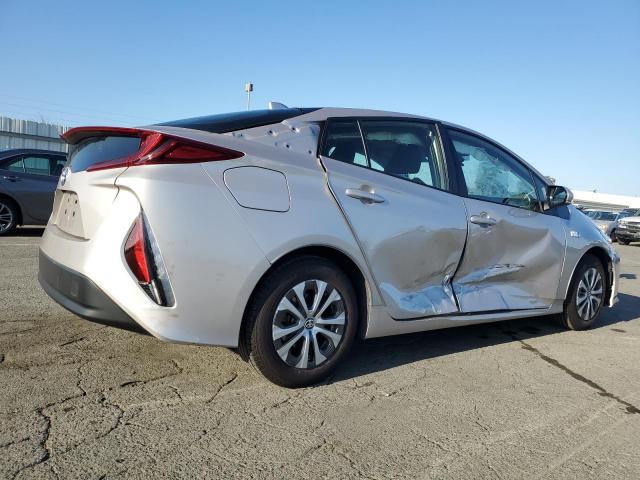 JTDKAMFP1M3181146 - 2021 TOYOTA PRIUS PRIM LE SILVER photo 3