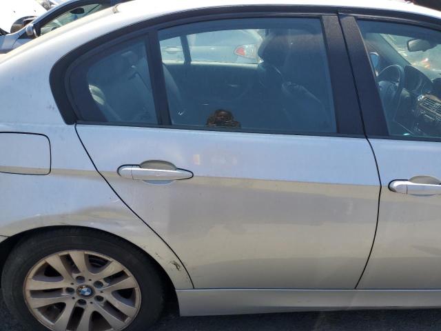 WBAVB13536PT05504 - 2006 BMW 3 SERIES I ვერცხლისფერი ფოტო 10