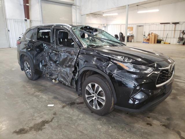 5TDGZRBH1NS179729 - 2022 TOYOTA HIGHLANDER XLE შავი ფოტო 4