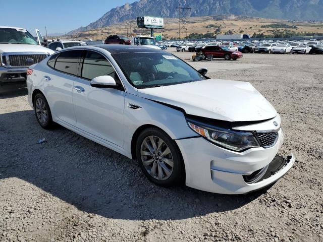 5XXGU4L37JG206108 - 2018 KIA OPTIMA EX WHITE photo 4