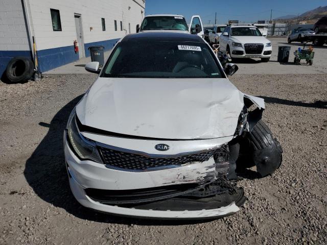 5XXGU4L37JG206108 - 2018 KIA OPTIMA EX WHITE photo 5