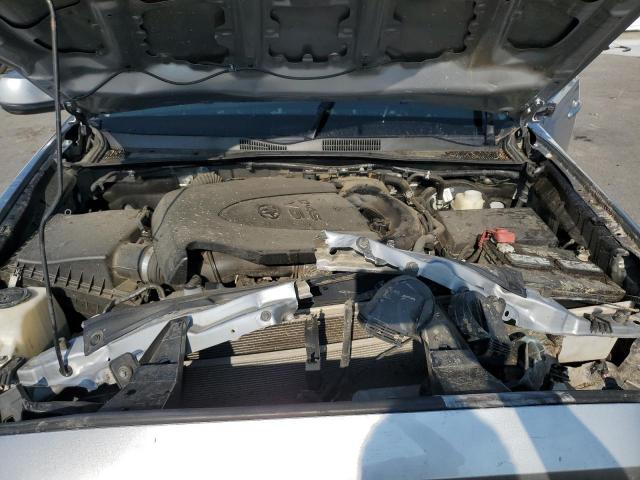 3TMCZ5AN9JM150648 - 2018 TOYOTA TACOMA DOUBLE CAB Gümüş fotoğraf 11