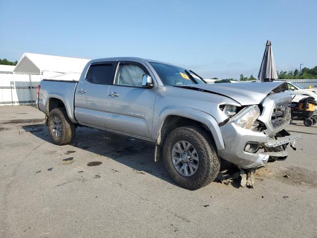 3TMCZ5AN9JM150648 - 2018 TOYOTA TACOMA DOUBLE CAB Gümüş fotoğraf 4