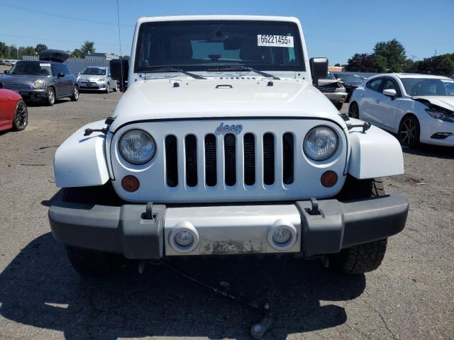 1C4AJWBGXDL680573 - 2013 JEEP WRANGLER SAHARA Սպիտակ լուսանկար 5