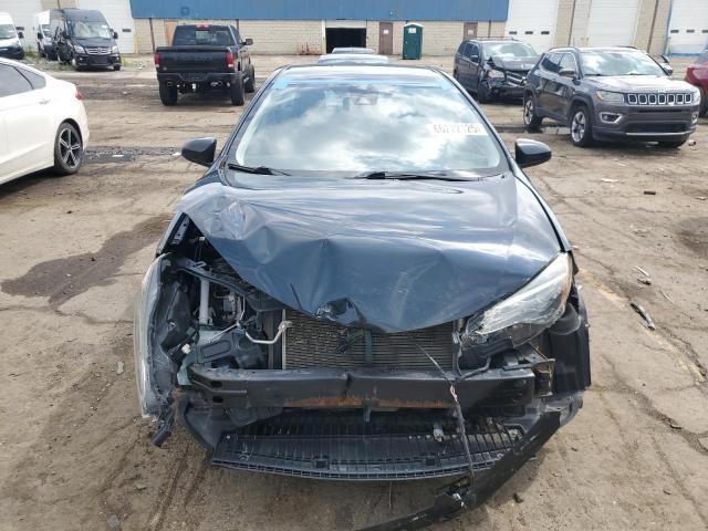 2T1BURHE5JC112012 - 2018 TOYOTA COROLLA L Niebieski zdjęcie 5