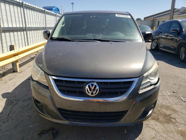 2V4RW4D12AR395666 - 2010 VOLKSWAGEN ROUTAN S SILVER photo 5