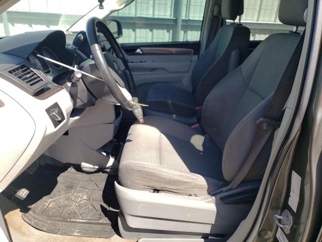 2V4RW4D12AR395666 - 2010 VOLKSWAGEN ROUTAN S SILVER photo 7