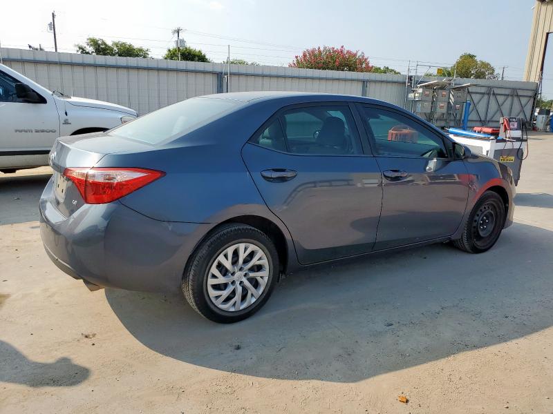 5YFBURHE5JP785611 - 2018 TOYOTA COROLLA L 灰色 照片 3