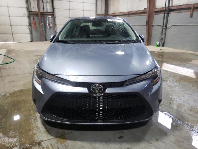 5YFEPMAE3NP329713 - 2022 TOYOTA COROLLA LE Blau Foto 5