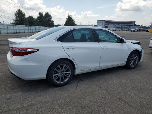 4T1BF1FK8HU774437 - 2017 TOYOTA CAMRY LE 白色 照片 3