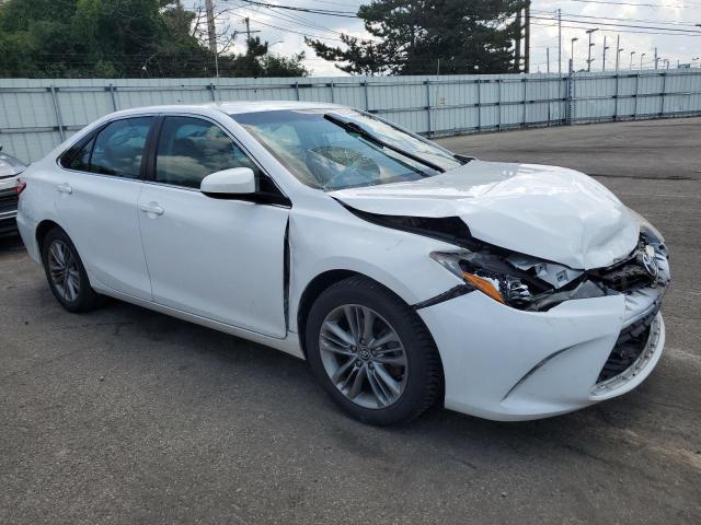 4T1BF1FK8HU774437 - 2017 TOYOTA CAMRY LE 白色 照片 4