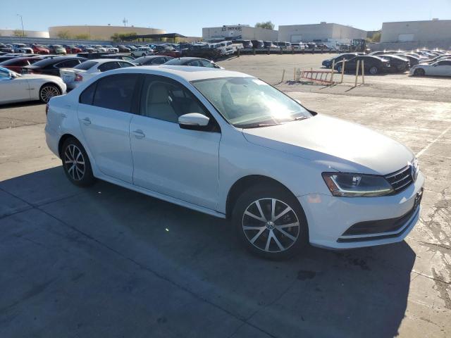 3VWDB7AJ1JM261497 - 2018 VOLKSWAGEN JETTA SE WHITE photo 4