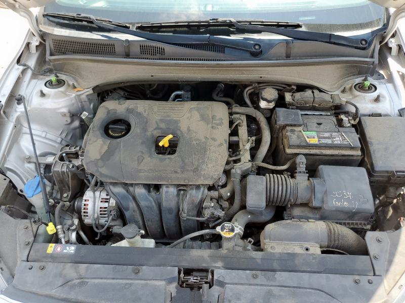 3KPF24AD8KE138523 - 2019 KIA FORTE FE SILVER photo 11