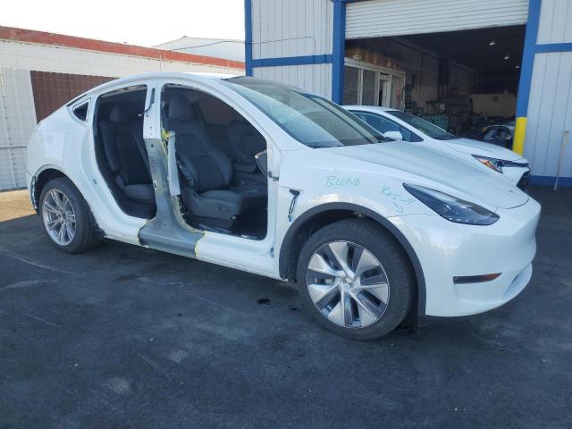 7SAYGDEEXRA268675 - 2024 TESLA MODEL Y WHITE photo 4