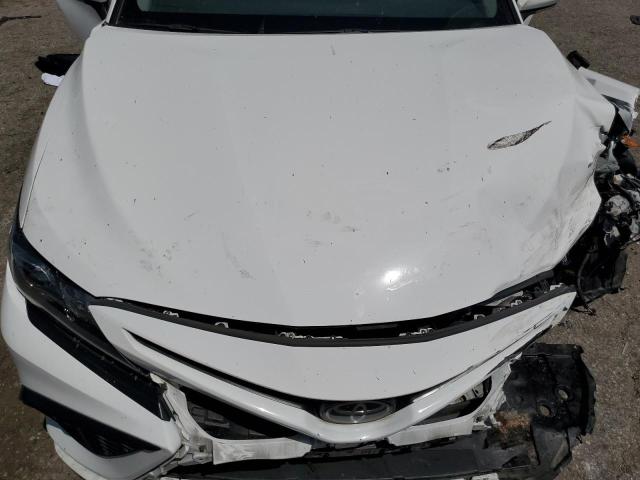 4T1G11AK8PU777042 - 2023 TOYOTA CAMRY SE NIGHT SHADE WHITE photo 11