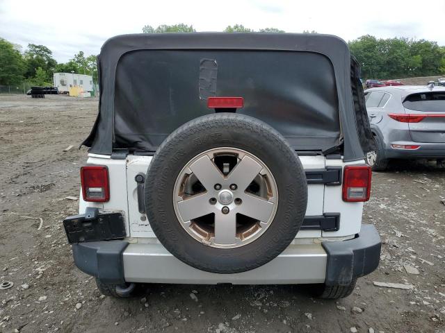 1J4HA5H16BL556240 - 2011 JEEP WRANGLER SAHARA WHITE photo 6