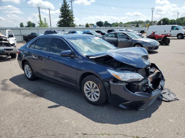 4T4BF1FK2FR473746 - 2015 TOYOTA CAMRY LE BLUE photo 4