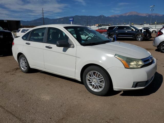 1FAHP35N09W116061 - 2009 FORD FOCUS SE WHITE photo 4