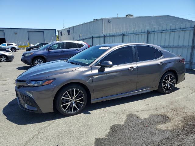 4T1G11AKXPU799219 - 2023 TOYOTA CAMRY SE NIGHT SHADE CHARCOAL photo 1