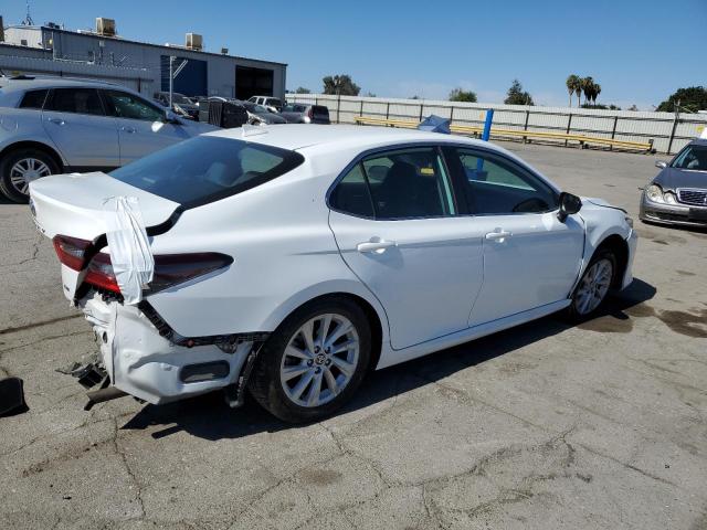4T1C11AK0NU675066 - 2022 TOYOTA CAMRY LE 白色 照片 3
