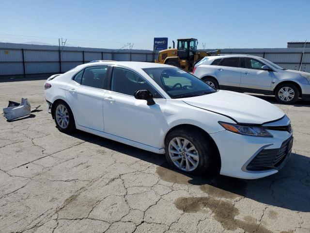 4T1C11AK0NU675066 - 2022 TOYOTA CAMRY LE 白色 照片 4
