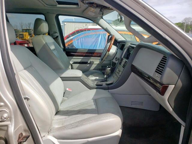 5LMEU88H34ZJ00994 - 2004 LINCOLN AVIATOR 银色 照片 5