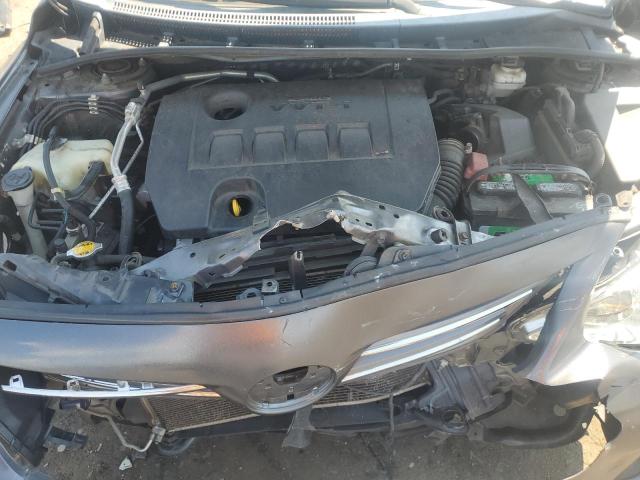 5YFBU4EEXDP215339 - 2013 TOYOTA COROLLA BASE Gris foto 11