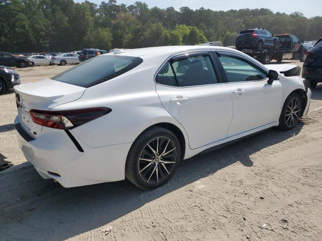 4T1T11AK9MU513757 - 2021 TOYOTA CAMRY SE WHITE photo 3