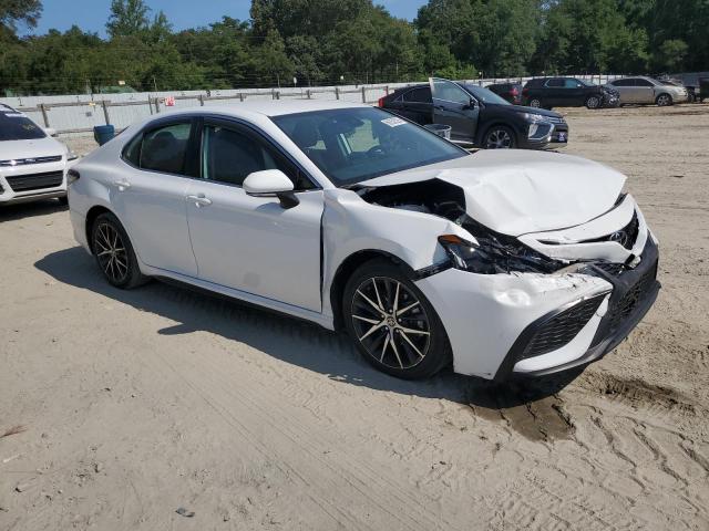 4T1T11AK9MU513757 - 2021 TOYOTA CAMRY SE WHITE photo 4